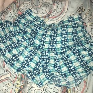 Patterned flounce shorts